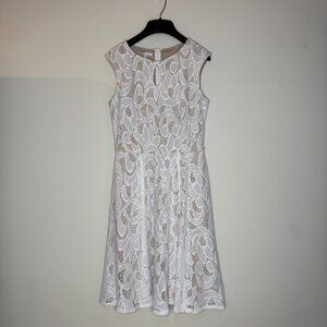 London Style Collection White Leaf Pattern Dress Size 4